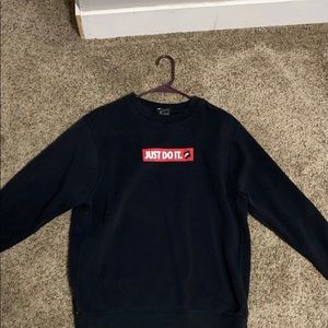 Men’s Vintage Nike crew neck.